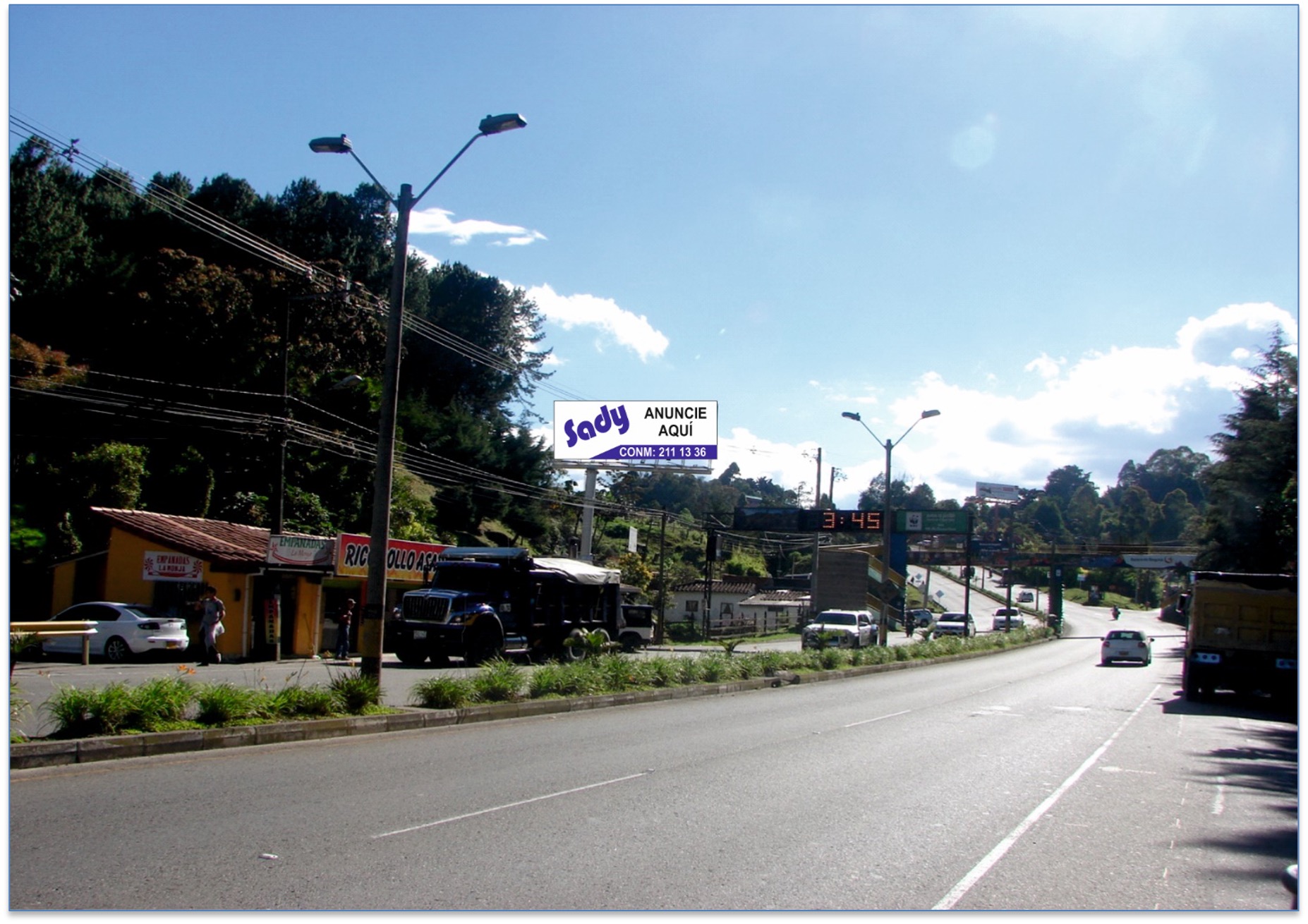 Valla tipo Petrolera con Iluminación en Vía Las Palmas