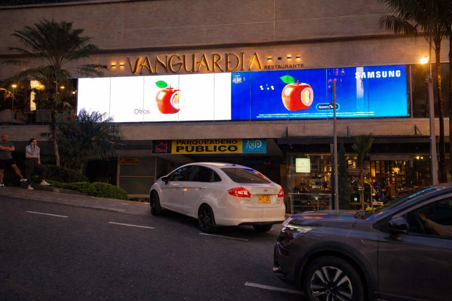 Pantalla LED DOOH Zona Rosa Provenza · Parque Lleras – Medellín